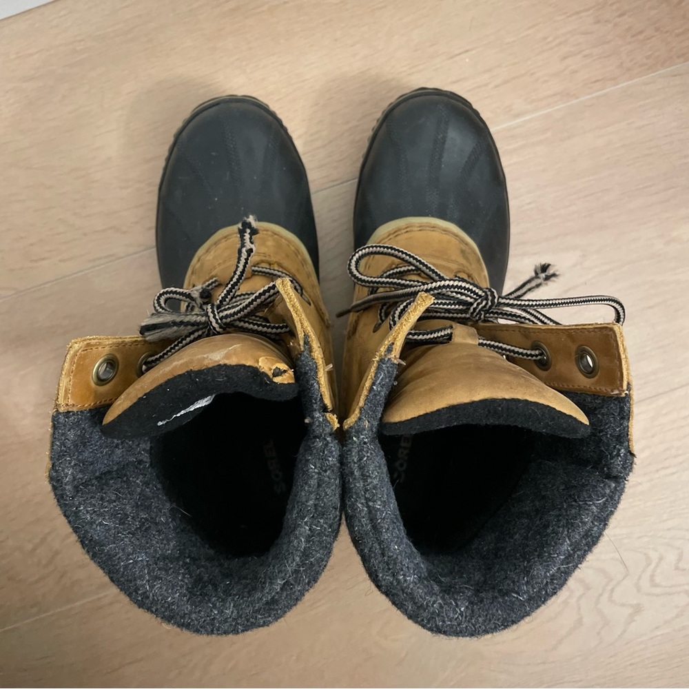 🎊HOST PICK🎊 SOREL Tan and Black Winter Boots - Picture 4 of 9